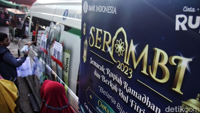 New Money Exchange Service Senayan is Sold Out by Residents!